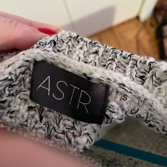 NWOT ASTR sweater - Picture 4 of 4